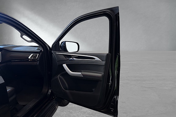 Maxus T90 EV 13 of 17