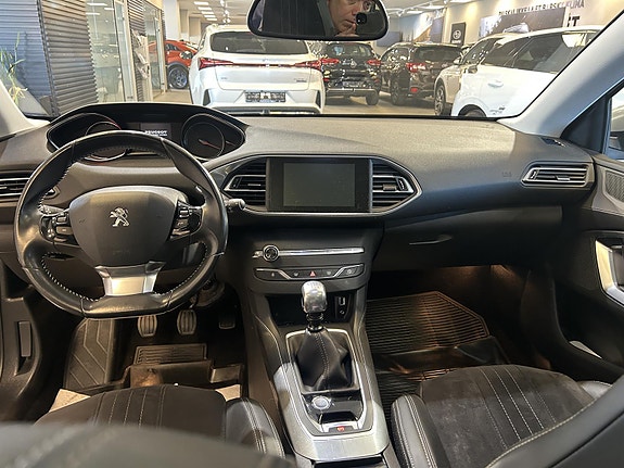 Peugeot 308 5 of 8