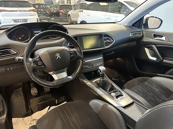 Peugeot 308 4 of 8