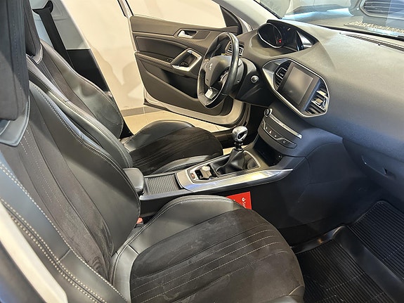 Peugeot 308 8 of 8