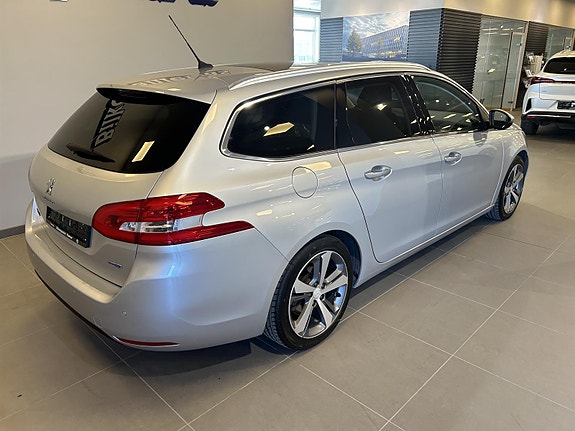 Peugeot 308 3 of 8