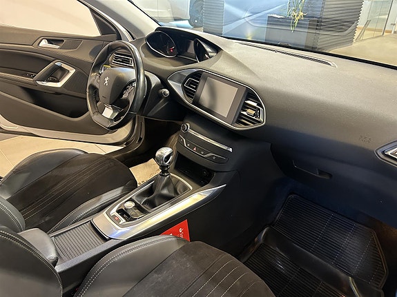 Peugeot 308 7 of 8