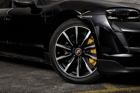 Porsche Taycan Turbo S 16 of 30