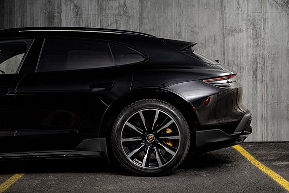 Porsche Taycan Turbo S 10 of 30