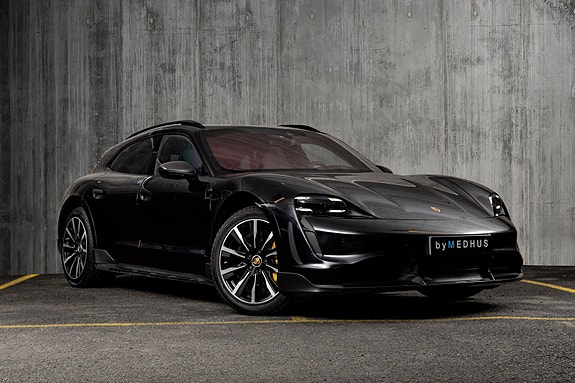 Porsche Taycan Turbo S 3 of 30