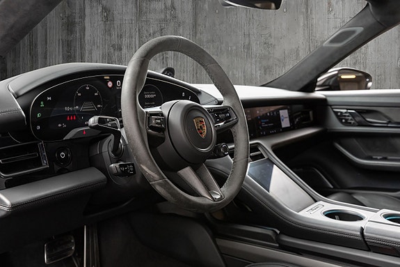 Porsche Taycan Turbo S 18 of 30
