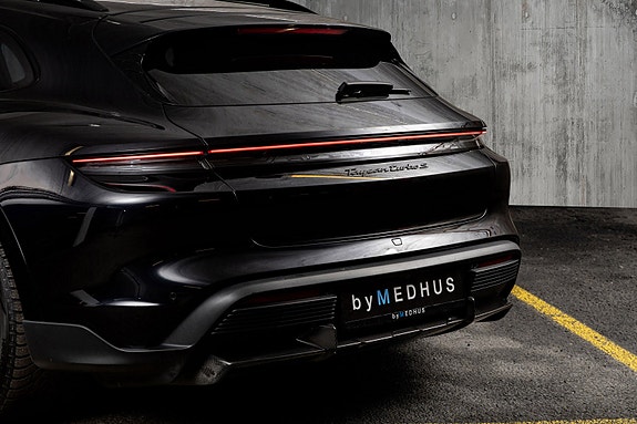 Porsche Taycan Turbo S 14 of 30