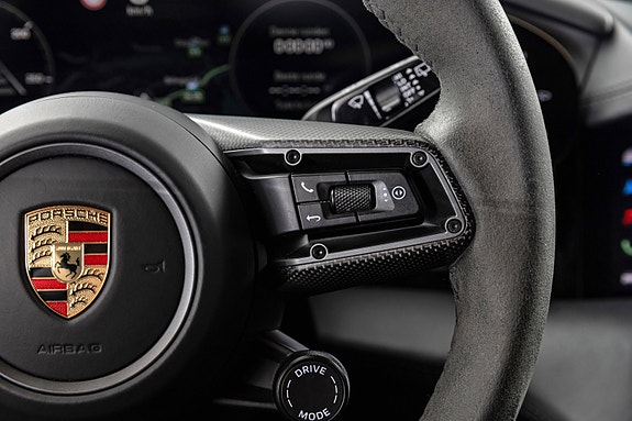 Porsche Taycan Turbo S 25 of 30