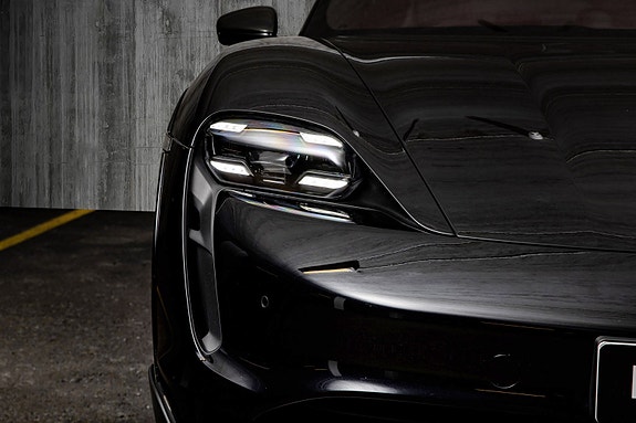 Porsche Taycan Turbo S 6 of 30