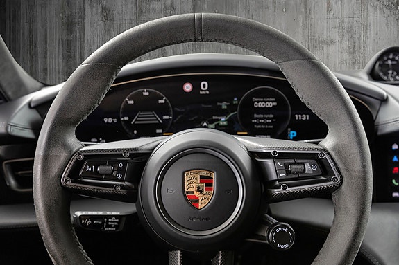 Porsche Taycan Turbo S 22 of 30