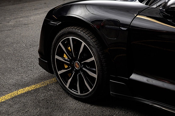 Porsche Taycan Turbo S 17 of 30
