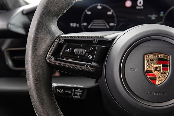 Porsche Taycan Turbo S 23 of 30