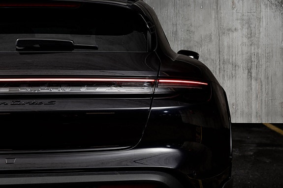 Porsche Taycan Turbo S 12 of 30