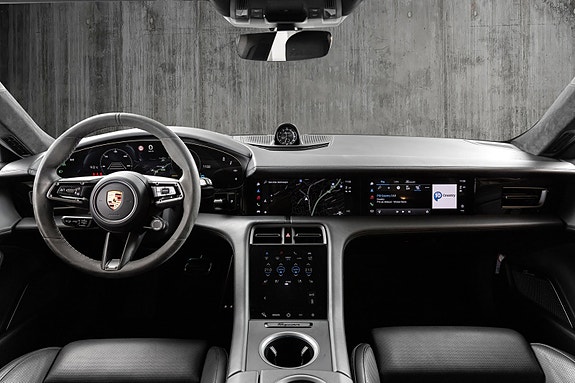 Porsche Taycan Turbo S 21 of 30