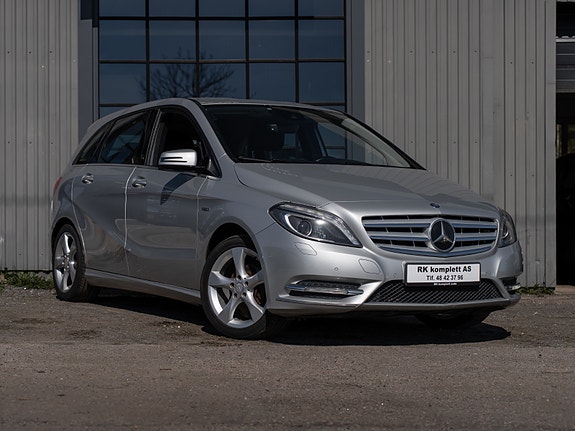 Mercedes-Benz B180 3 of 5