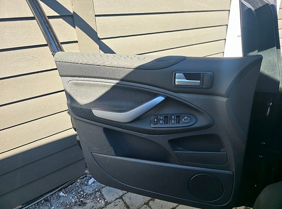 Ford Kuga 10 of 15