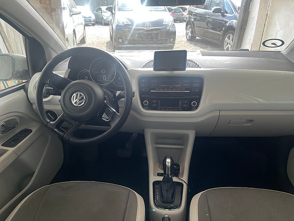 Volkswagen UP! 21 of 24