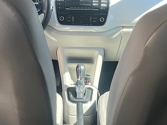 Volkswagen UP! 16 of 24