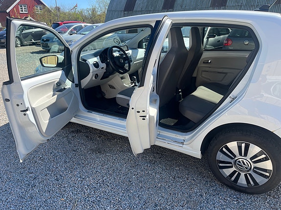 Volkswagen UP! 11 of 24