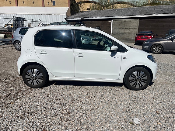 Volkswagen UP! 6 of 24