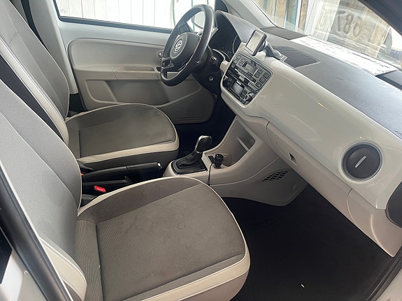 Volkswagen UP! 20 of 24