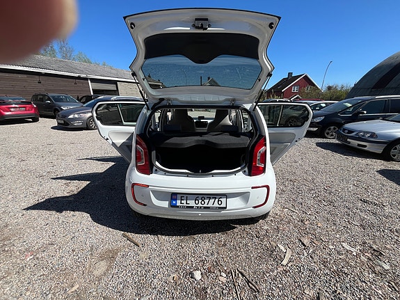 Volkswagen UP! 13 of 24