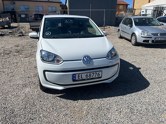 Volkswagen UP! 3 of 24