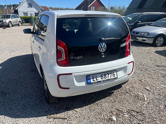 Volkswagen UP! 8 of 24