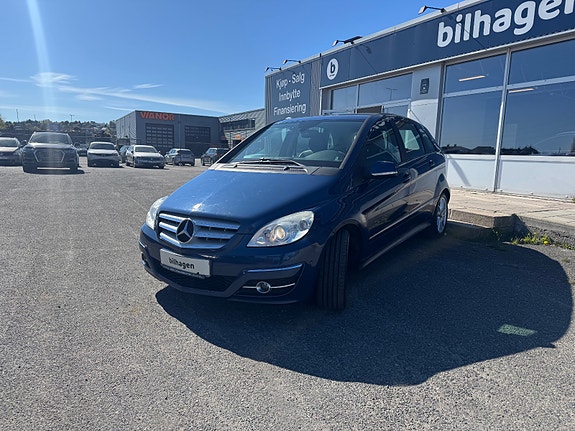 Mercedes-Benz B200 2 of 5
