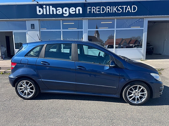 Mercedes-Benz B200 4 of 5