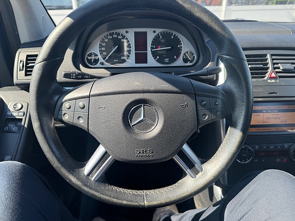 Mercedes-Benz B200 8 of 10