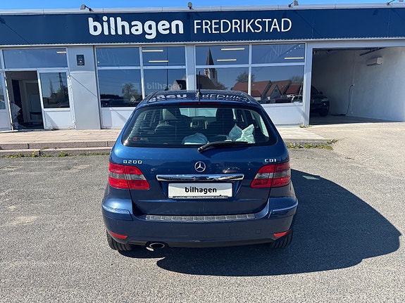 Mercedes-Benz B200 5 of 5