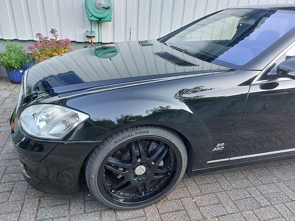 Mercedes-Benz S500 2 of 19