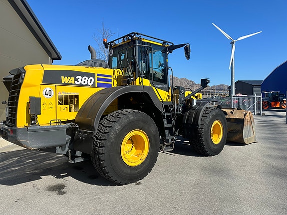 Komatsu WA 380-8E0 4 of 5