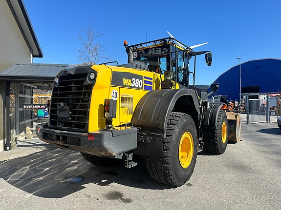Komatsu WA 380-8E0 3 of 5