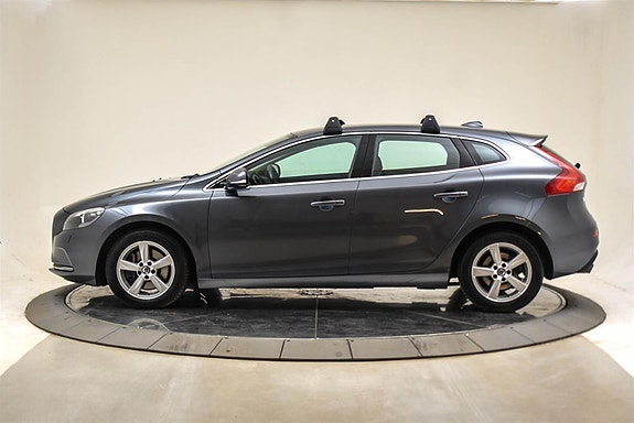 Volvo V40 2 of 5