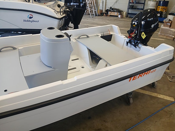 NYHET! TERHI 400CC - TOHATSU 9.9/15/20 // SENTER KONSOLL // STØDIG