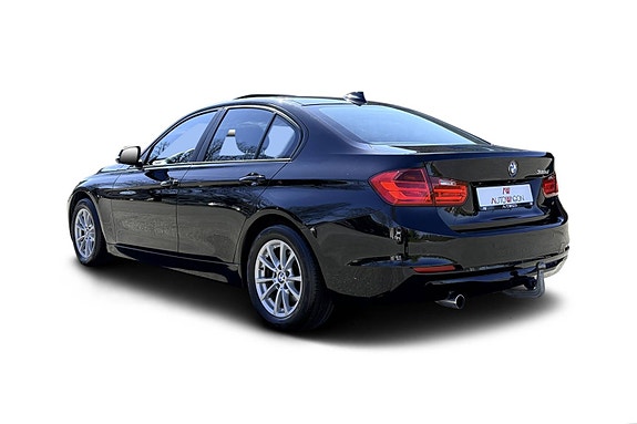 BMW 318d 3 of 5