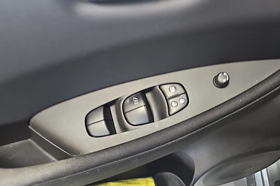 Nissan Leaf 11 of 21