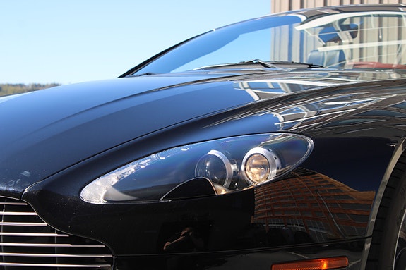 Aston Martin V8 Vantage 9 of 30