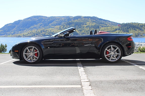 Aston Martin V8 Vantage 4 of 30