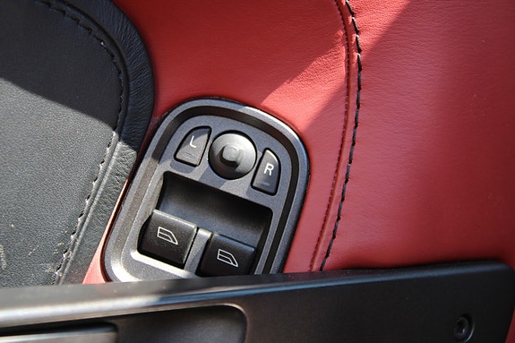 Aston Martin V8 Vantage 27 of 30
