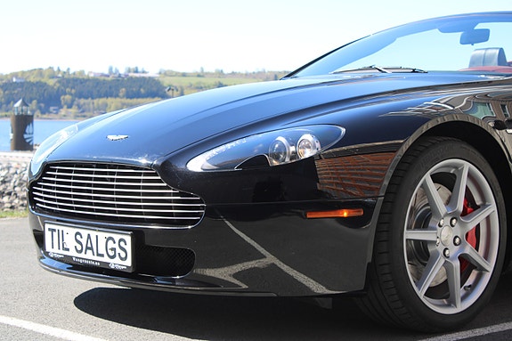 Aston Martin V8 Vantage 15 of 30
