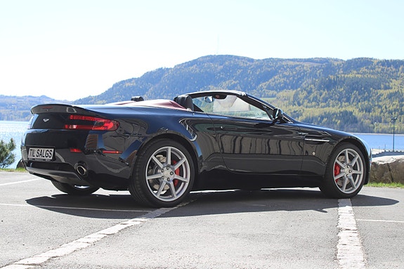 Aston Martin V8 Vantage 8 of 30