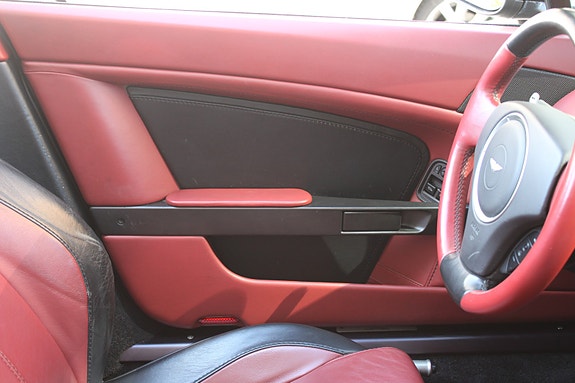 Aston Martin V8 Vantage 26 of 30