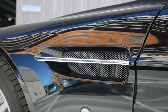Aston Martin V8 Vantage 11 of 30