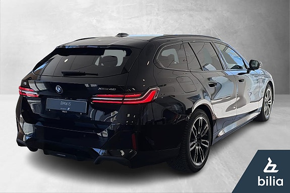 BMW i5 4 of 5