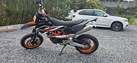 KTM 690 SMC 2 of 8