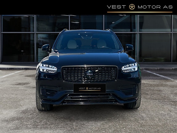 Volvo XC90 2 of 5