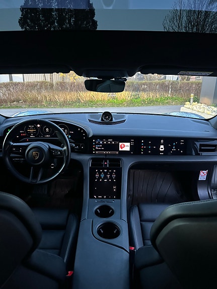 Porsche Taycan 9 of 27